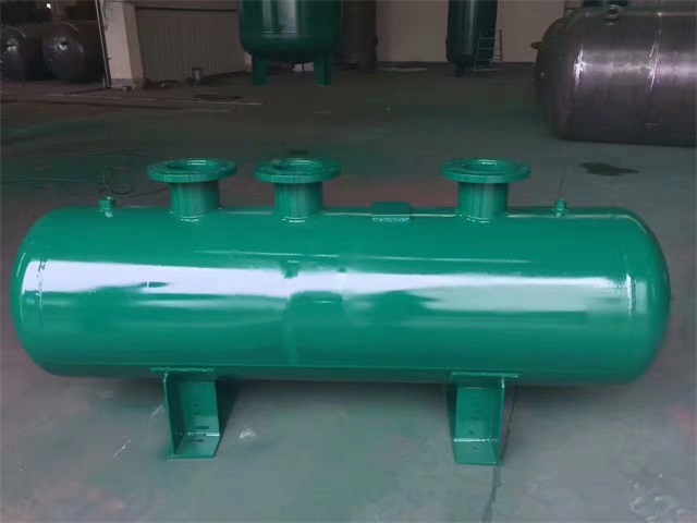 乌兰乌兰乌兰蒸汽分气缸